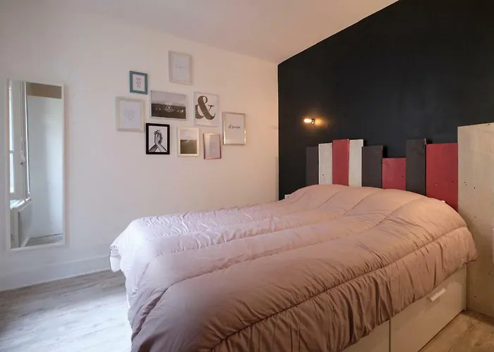 Mélina - appartement dans les remparts de la Bastide avec parking et terrasse